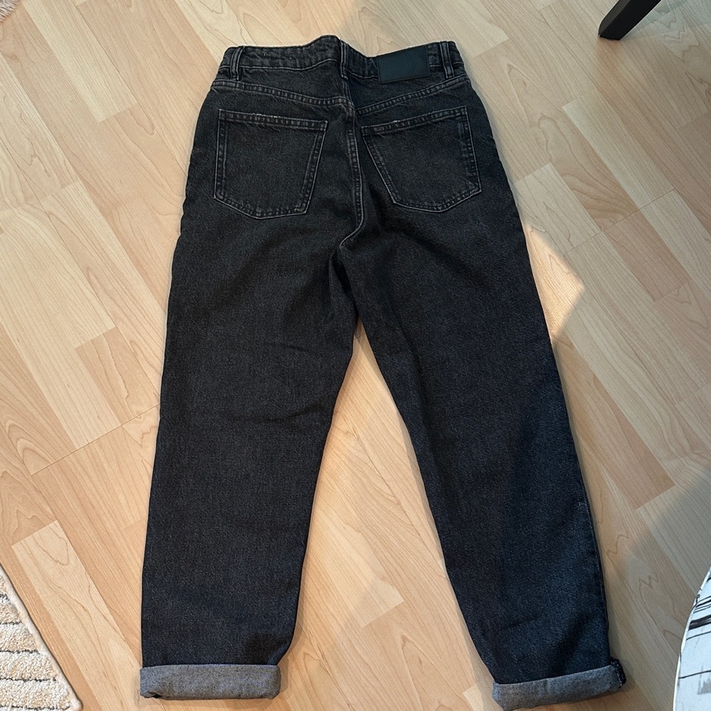 Zara women’s black wash 90s mom Jeans